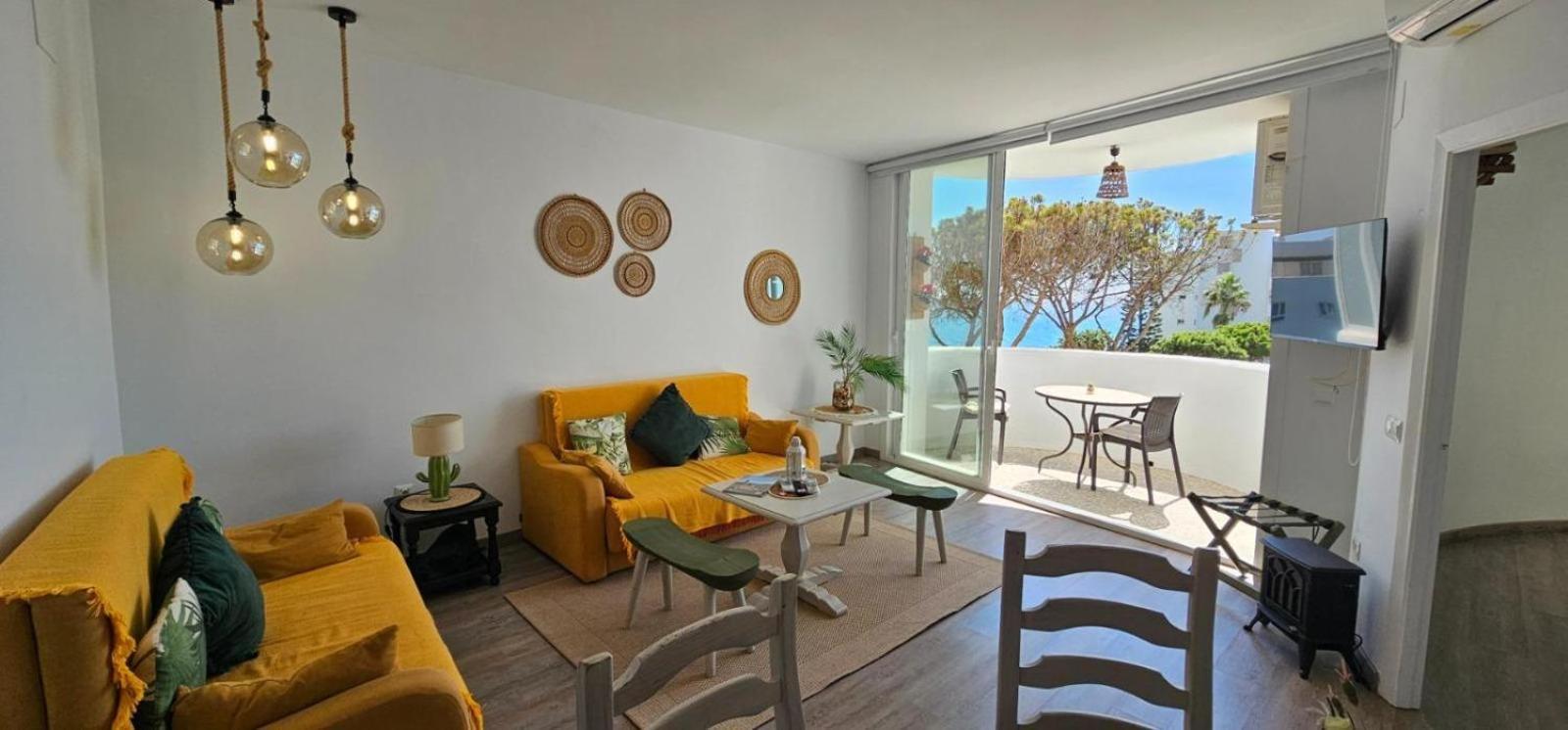 Beachfront Apartment In Calahonda מיחאס קוסטה מראה חיצוני תמונה